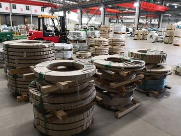 سعر جيد مصقول الفولاذ المقاوم للصدأ قطاع لفائف SS الصلب 439mm 0.8MM عرض 2D كما Customzied الانترنت